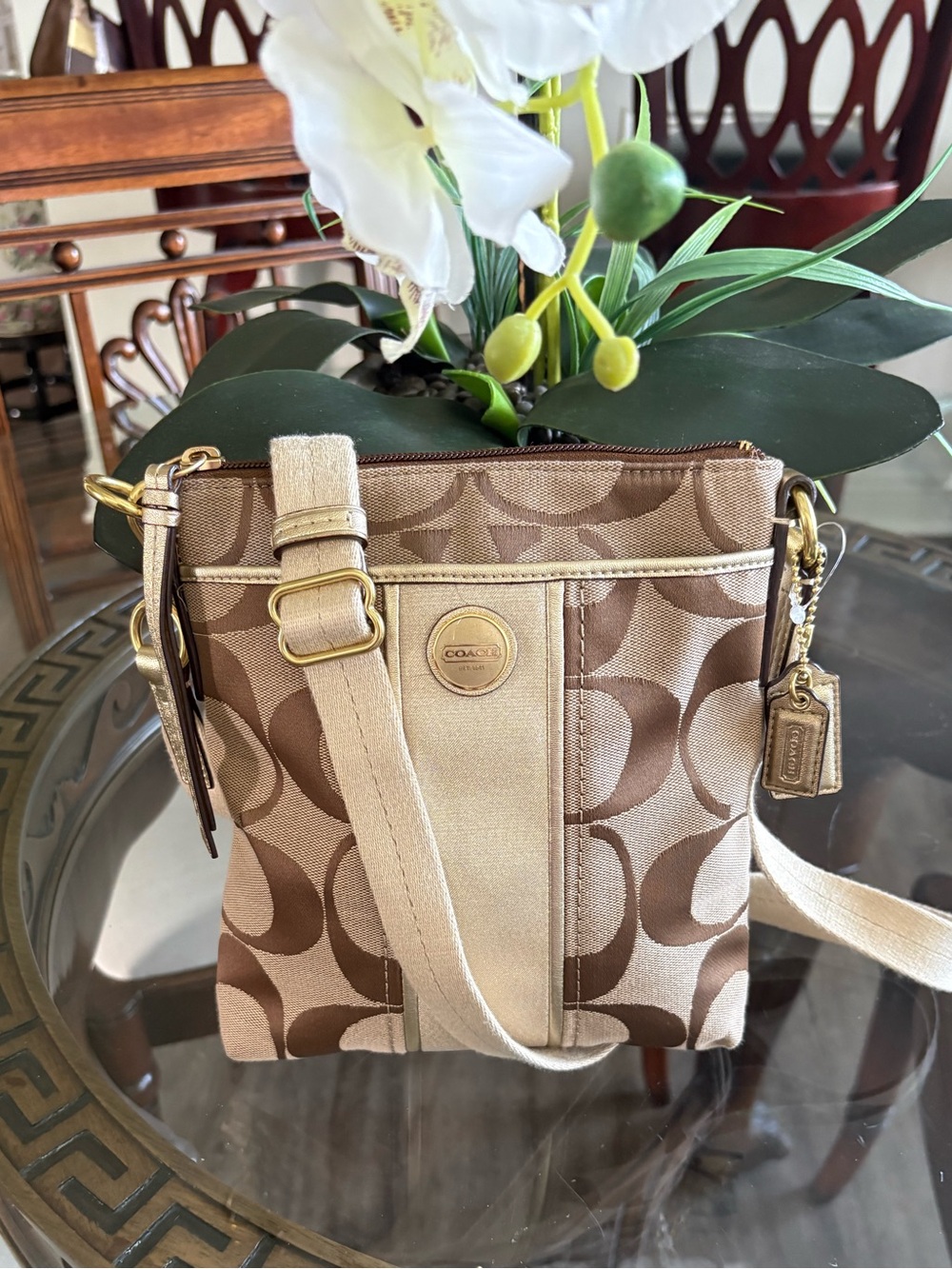 🤎💛COACH SIGNATURE STRIPE KHAKI/GOLD SWINGPACK CROSSBODY BAG!🤎💛